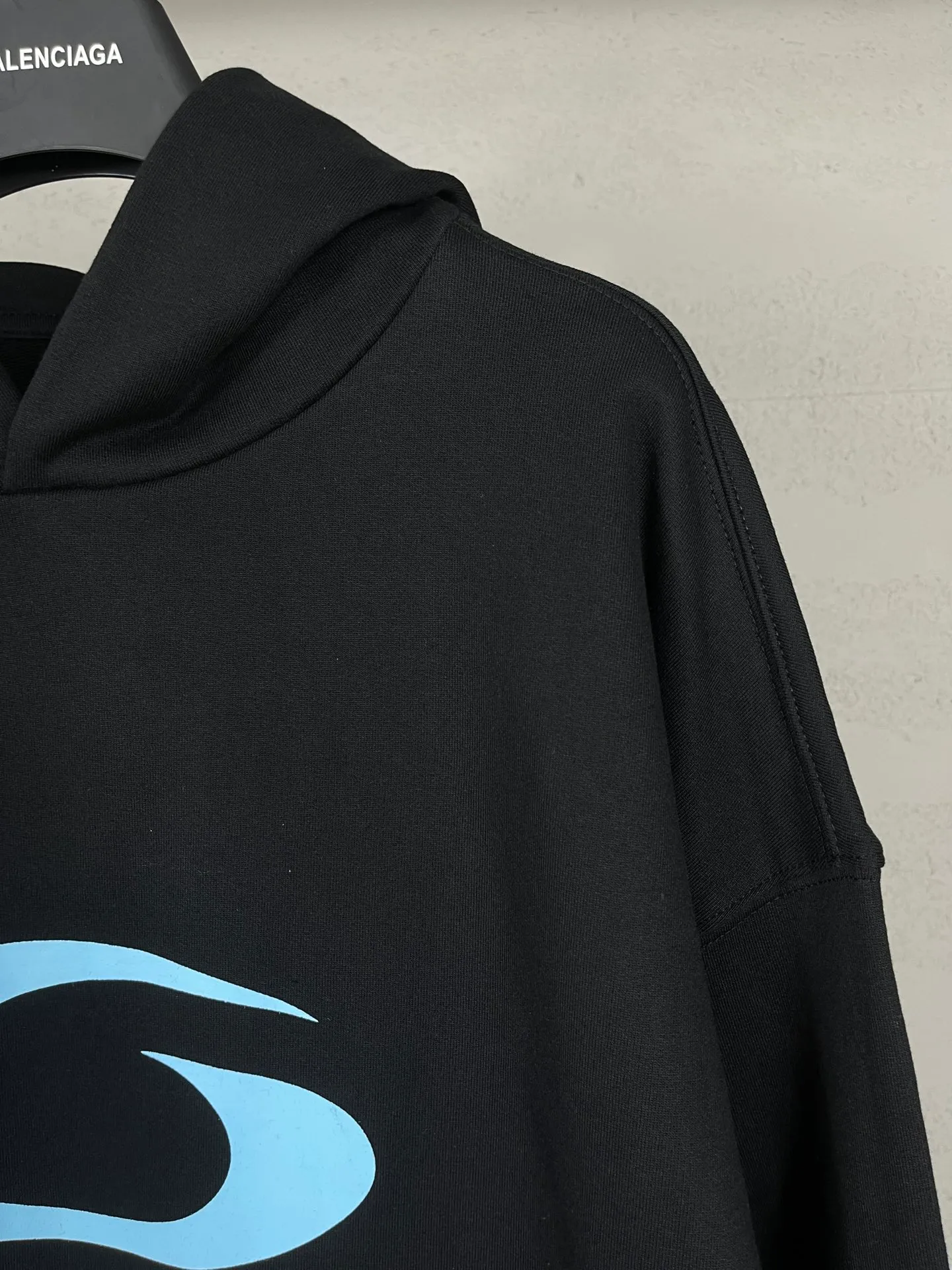 【 . Quality】BALENCI*GA/ .SS 24 New Arrival，LOOP SPORTS ICON . . Authentic ， ！ ZP 。 460 ， . ， ，。 。 . ， 。 OS . Same Style ：BL 238901 ：Black Size：XS S M L